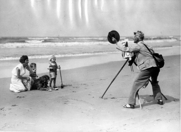 Strandfotograaf / Beach Photographer via  Flickr Creative Commons.