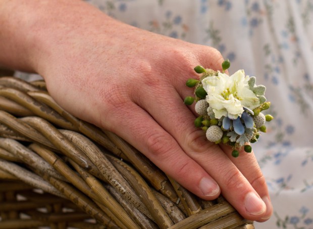 A sweet succulent ring is the perfect DIY mother's day gift idea.