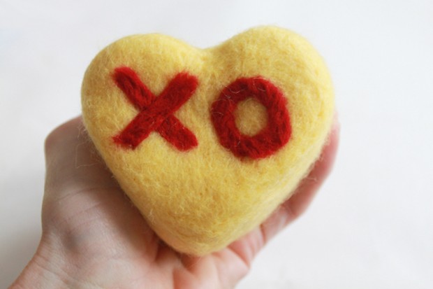 ConvoHeartBookEnds-yellowxodoneinhand-radmegan-CreativeLive