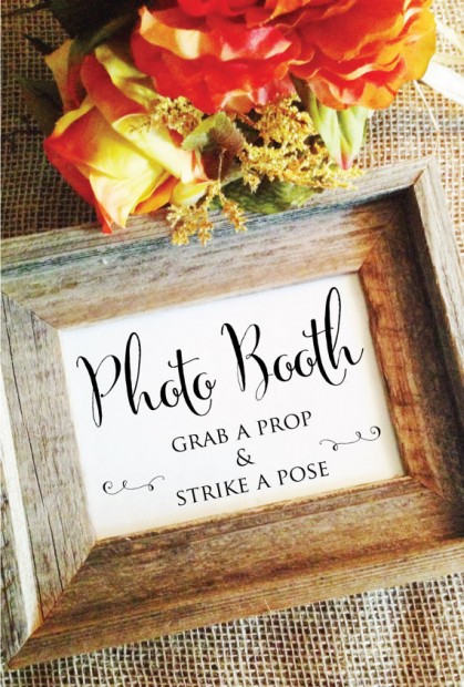 Inspiration for awesome photo backdrops from CreativeLive! https://blog.creativelive.com/wedding-photographers-diy-photo-booth/