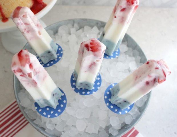 Get the recipe for these 4th of July Patriotic Popsicles on the CreativeLive blog.