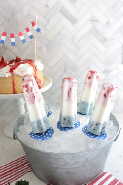 Get the recipe for these 4th of July Patriotic Popsicles on the CreativeLive blog.