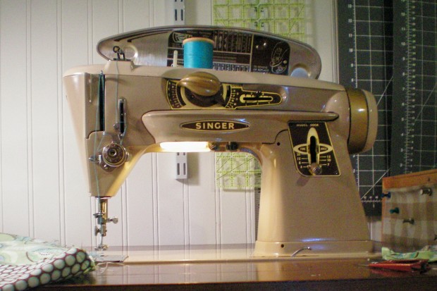 Find the perfect vintage sewing machine with tips from the CreativeLive blog.