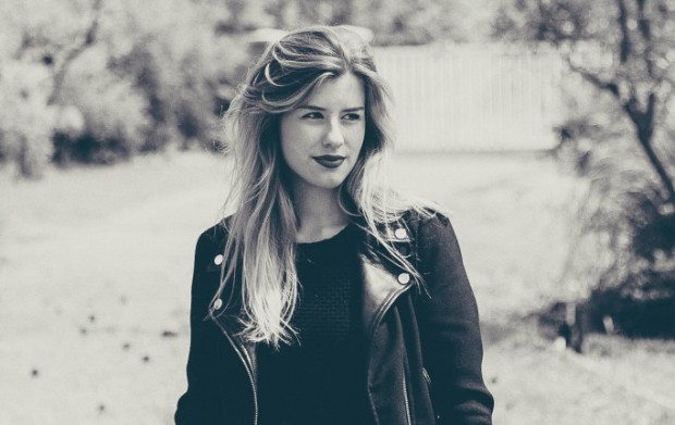 Use Solid Eye Contact as an Interview Tip to Make a Strong Connection