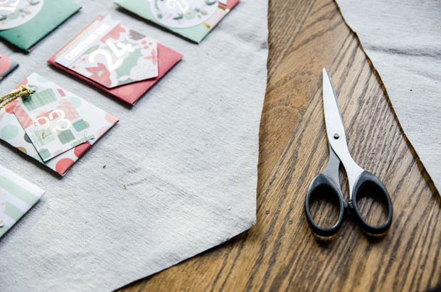 An activity-based advent calendar DIY from CreativeLive! https://blog.creativelive.com/diy-a-lovely-advent-calendar-with-my-minds-eye-christmas-on-market-street-supplies/