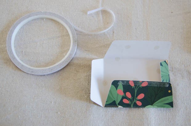 An activity-based advent calendar DIY from CreativeLive! https://blog.creativelive.com/diy-a-lovely-advent-calendar-with-my-minds-eye-christmas-on-market-street-supplies/