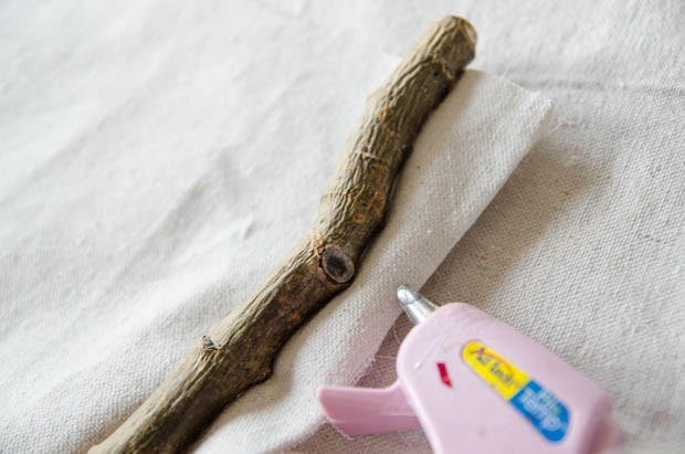 An activity-based advent calendar DIY from CreativeLive! https://blog.creativelive.com/diy-a-lovely-advent-calendar-with-my-minds-eye-christmas-on-market-street-supplies/