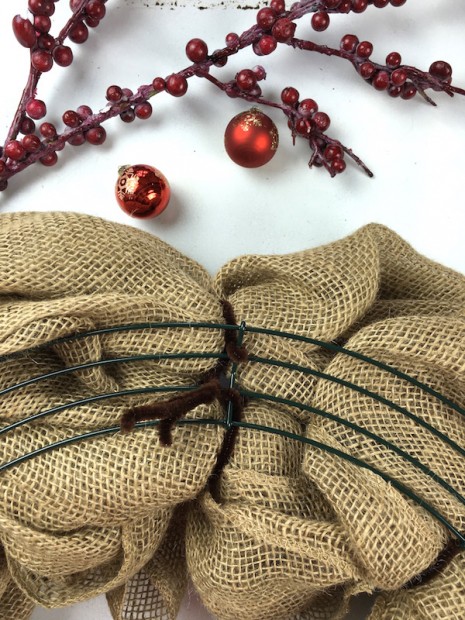 Learn how to make a burlap wreath on the CreativeLive blog! blog.creativelive.com/how-to-make-a-burlap-wreath-a-delightful-diy-gift-idea