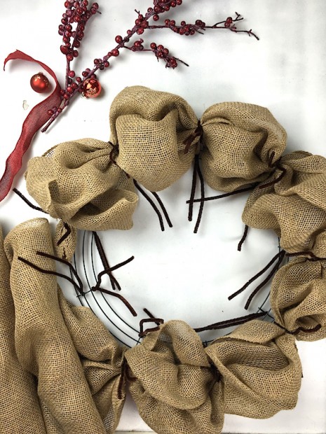 Learn how to make a burlap wreath on the CreativeLive blog! blog.creativelive.com/how-to-make-a-burlap-wreath-a-delightful-diy-gift-idea