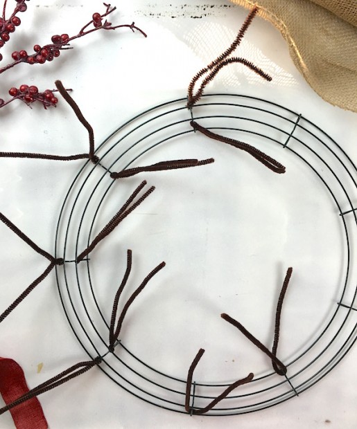 Learn how to make a burlap wreath on the CreativeLive blog! blog.creativelive.com/how-to-make-a-burlap-wreath-a-delightful-diy-gift-idea