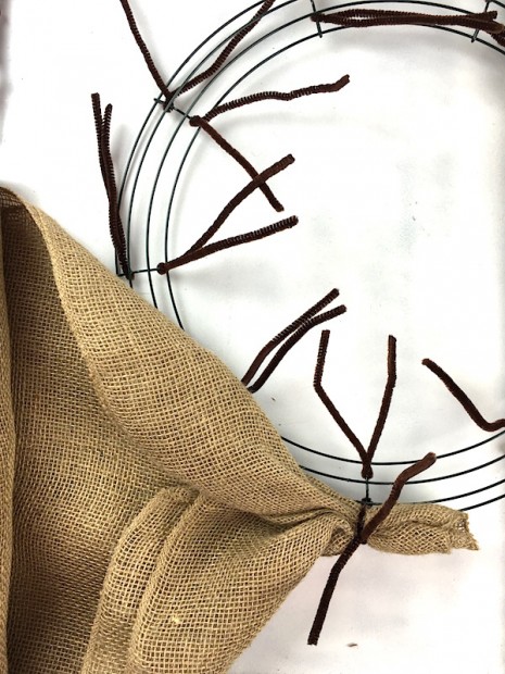 Learn how to make a burlap wreath with two colors