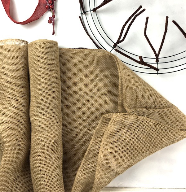 Learn how to make a burlap wreath on the CreativeLive blog! blog.creativelive.com/how-to-make-a-burlap-wreath-a-delightful-diy-gift-idea