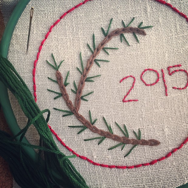 Make this simple and sweet holiday sampler! https://blog.creativelive.com/delightful-diy-gift-idea-and-tutorial-a-simple-holiday-embroidery-sampler