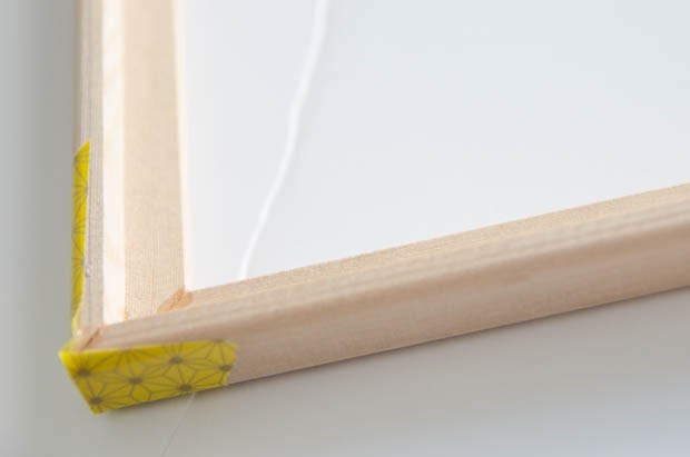 Make your own gilded frame – the easy way! https://blog.creativelive.com/an-affordable-and-beautiful-diy-gift-idea-marbled-print-in-a-gilded-frame