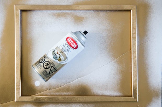 Make your own gilded frame – the easy way! https://blog.creativelive.com/an-affordable-and-beautiful-diy-gift-idea-marbled-print-in-a-gilded-frame