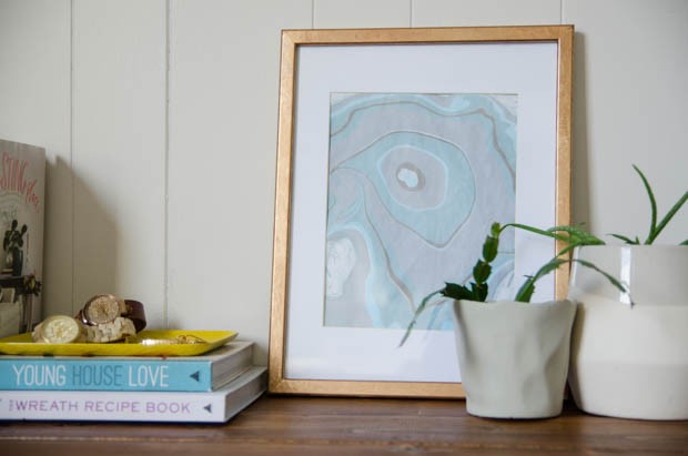 Make your own gilded frame – the easy way! https://blog.creativelive.com/an-affordable-and-beautiful-diy-gift-idea-marbled-print-in-a-gilded-frame