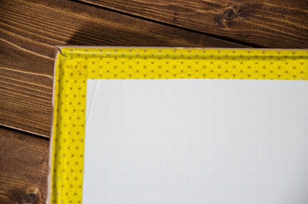 Make your own gilded frame – the easy way! https://blog.creativelive.com/an-affordable-and-beautiful-diy-gift-idea-marbled-print-in-a-gilded-frame