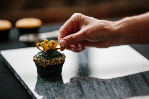 Find out how these gorgeous glam cupcakes were crafted on the CreativeLive blog. blog.creativelive.com/gorgeous-glam-cupcakes-add-sparkle-to-the-holiday-season