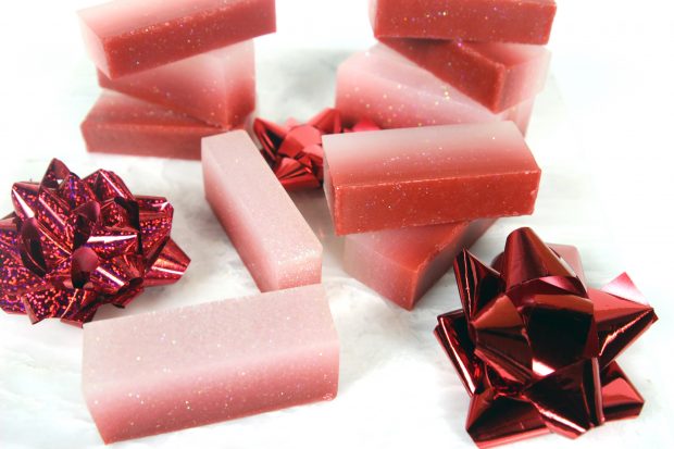 Christmas Ombre Soap: A Festive DIY Recipe From Handmade Beauty Box and CreativeLive!