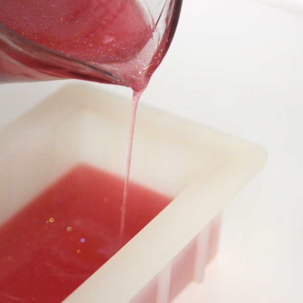 Christmas Ombre Soap: A Festive DIY Recipe From Handmade Beauty Box and CreativeLive!