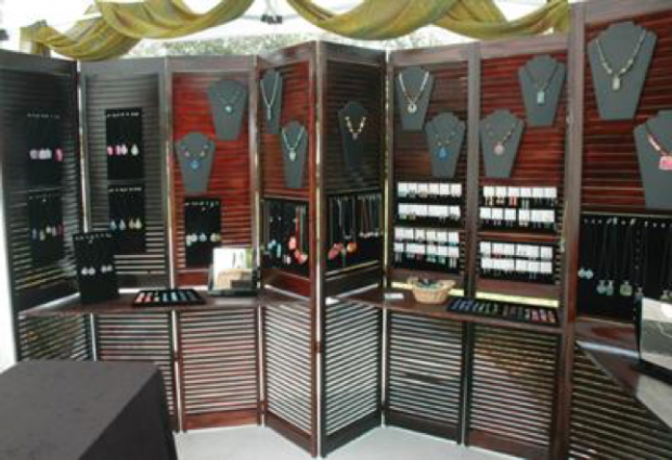 Find more creative booth display ideas on the CreativeLive blog.