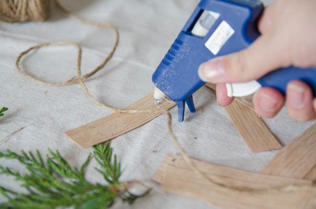 Get photo styling tips you can use on your creative blog and social profiles with blog photography tips from Lemon Thistle and CreativeLive. 