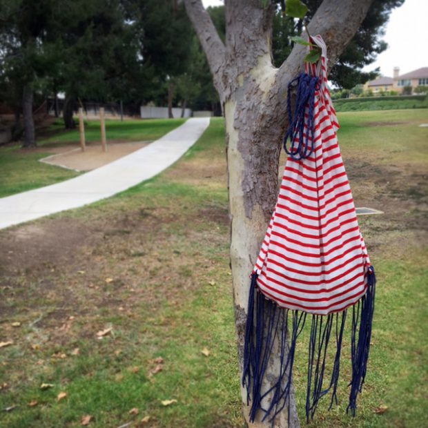 Learn how to turn an old t shirt into a perfect summer bag on the CreativeLive blog.