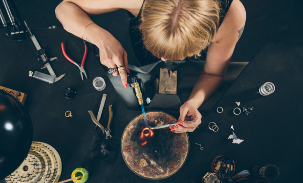 Find the best classes for makers with this list from CreativeLive. 