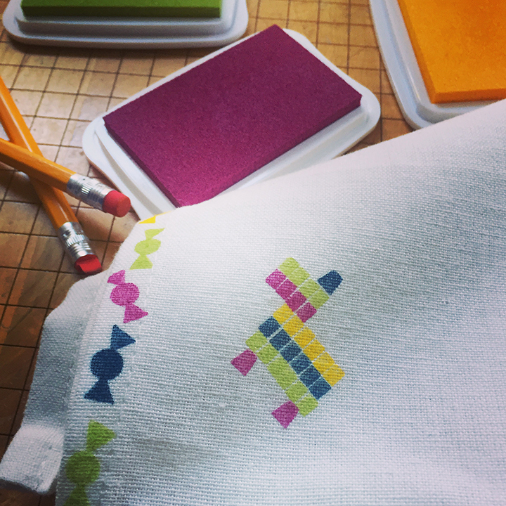 Learn the basics of stamping on fabric with this great DIY project from Robert Mahar. Make adorable cloth napkins using a pencil as a rubber stamp.