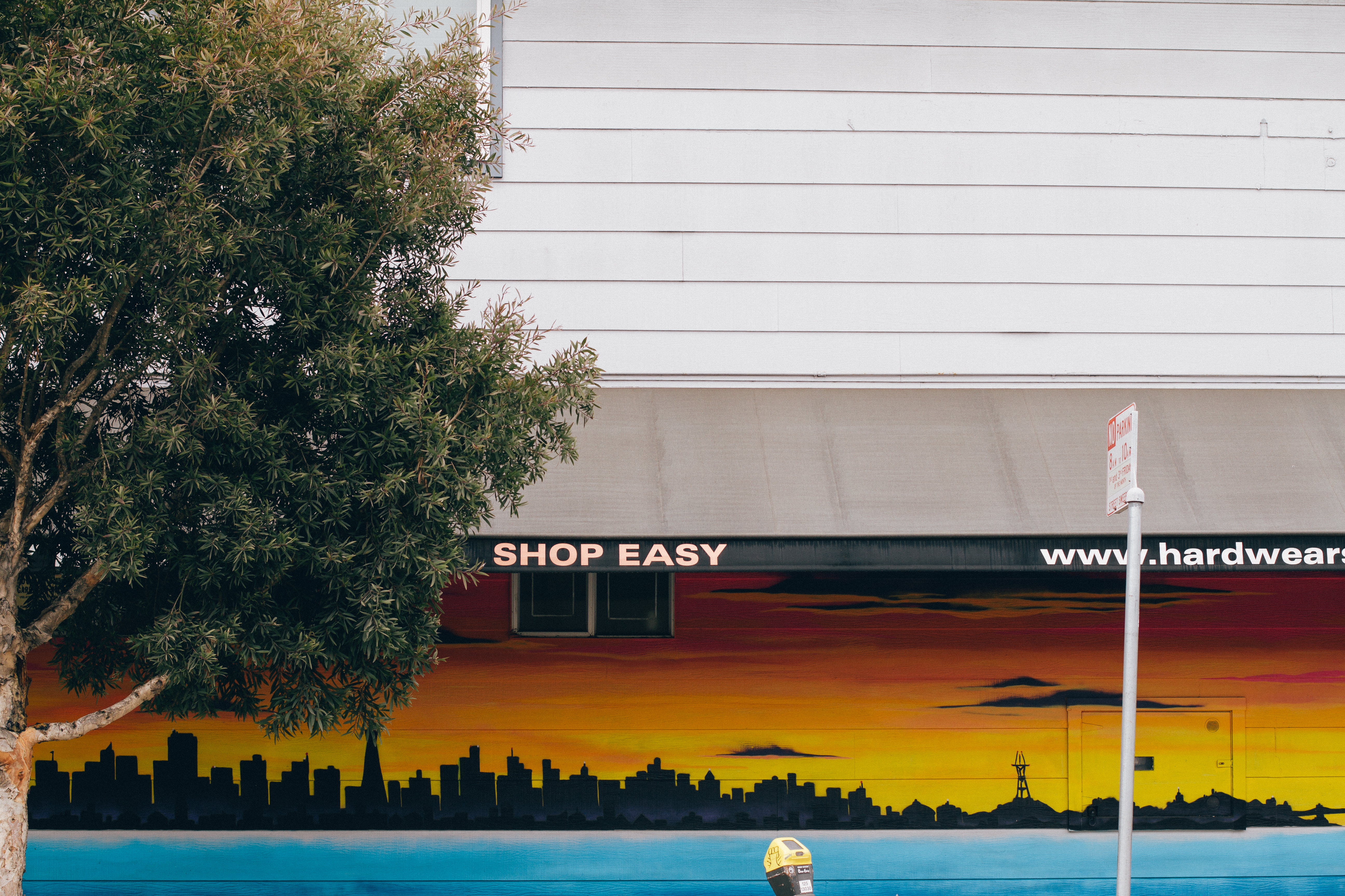 Should you be selling to retailers? Find out it if it is time to start selling to shops.