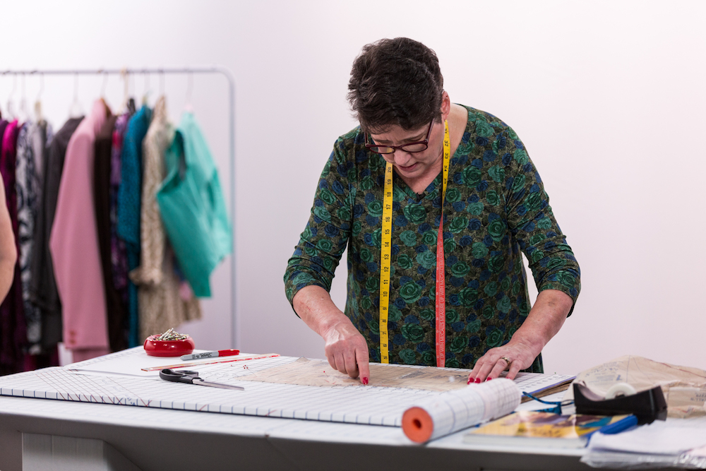 Marta Alto demonstrates tissue fitting