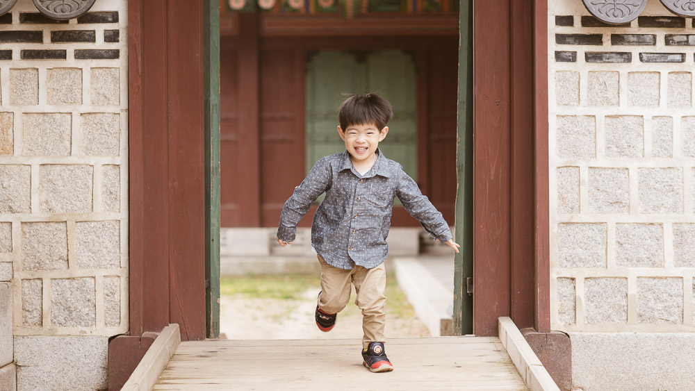 Love this photo? Get tips for photographing children on the CreativeLive blog.